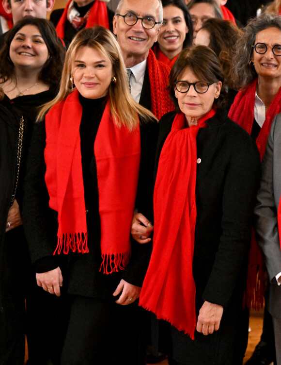 Le prince Albert II de Monaco, la princesse Stéphanie et sa fille Camille Gottlieb ont participé au déploiement des "Courtepointes" en mémoire des victimes du SIDA, au Musée Océanographique de Monaco, le 1er décembre 2022. © Bruno Bébert / Bestimage