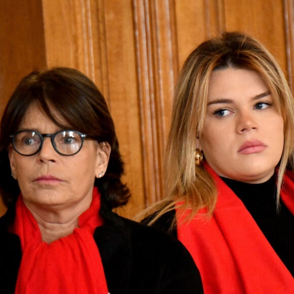 Le prince Albert II de Monaco, la princesse Stéphanie et sa fille Camille Gottlieb ont participé au déploiement des "Courtepointes" en mémoire des victimes du SIDA, au Musée Océanographique de Monaco, le 1er décembre 2022. © Bruno Bébert / Bestimage