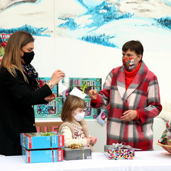 Camilla Gottlieb, la princesse Stéphanie de Monaco, la princesse Gabriella et le prince Jacques de Monaco - Arbre de Noël du palais princier pour les enfants monégasques au palais princier en présence du prince Jacques et de la princesse Gabriella de Monaco, la princesse Stéphanie et de ses enfants Louis Ducruet et Camille Gottlieb, le 15 décembre 2021.