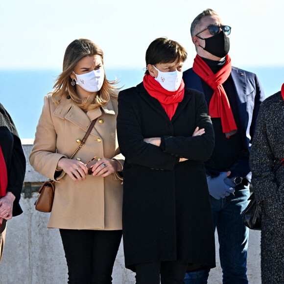Exclusif - La princesse Stéphanie de Monaco et sa fille Camille Gottlieb participent au déploiement des "Courtepointes" en mémoire des victimes du SIDA, sur le toit du Musée Océanographique de Monaco, le 1er décembre 2021. © Bruno Bébert / PRM / Bestimage