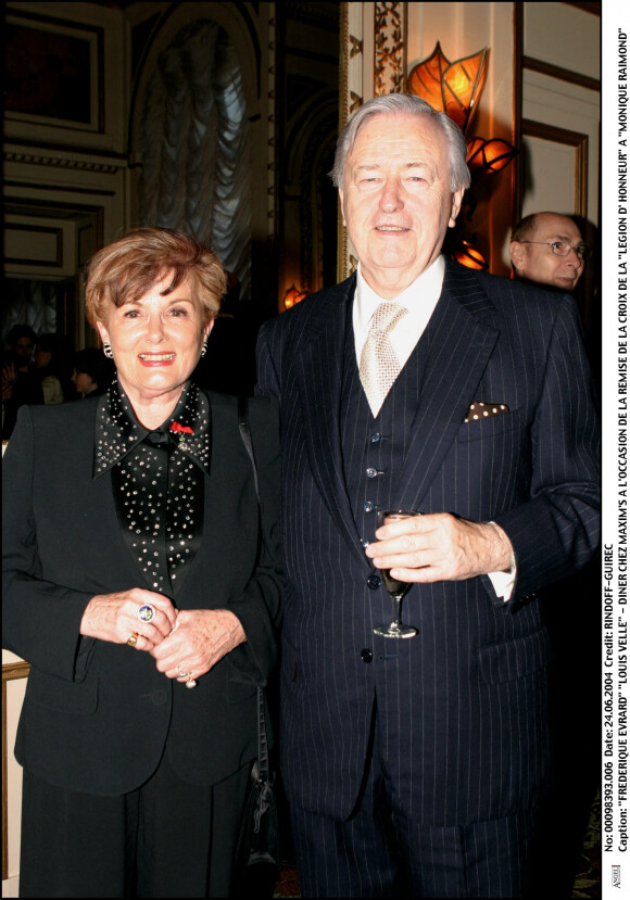 Louis Velle et Frédérique Hébrard - Dîner chez Maxim's en 2004