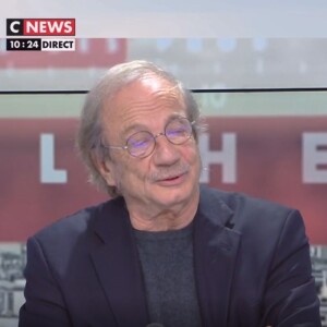 Pascal Praud très ému face à Patrick Chesnais dans "L'heure des pros", sur CNEWS, le 3 février 2023