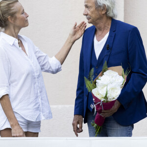 Exclusif - Estelle Lefébure, Patrick Chesnais - People lors de la représentation de la pièce de théâtre "L'invitation", écrite par H.Raccah, au Festival de Ramatuelle. Le 5 août 2021 © Cyril Bruneau / Festival de Ramatuelle / Bestimage 