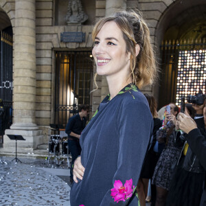 Louise Bourgoin enceinte au défile L'Oreal Paris 2019 à la Monnaie de Paris le 28 septembre 2019 pendant la fashion week. © Olivier Borde / Bestimage