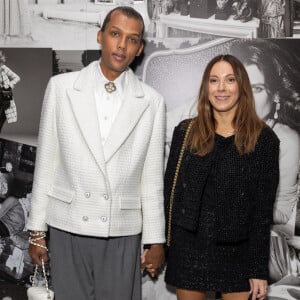 Le chanteur Stromae (Paul van Haver) et sa femme Coralie Barbier - Photocall au défilé Chanel Collection Femme Prêt-à-porter Printemps/Eté 2023 lors de la Fashion Week de Paris (PFW), France, le 4 octobre 2022. © Olivier Borde/Bestimage