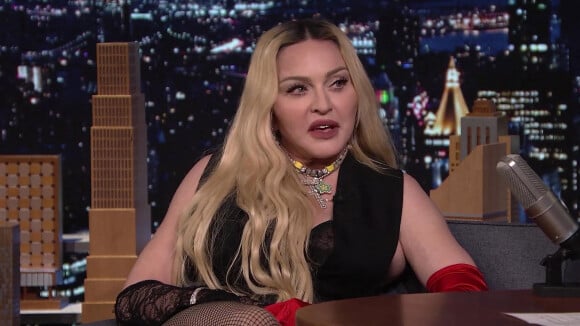 Madonna révèle travailler sur le scénario de son biopic lors d'une interview de Jimmy Fallon dans l'émission "The Tonight Show". New York. Le 7 octobre 2021.