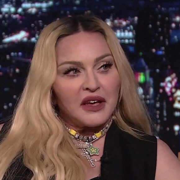 Madonna révèle travailler sur le scénario de son biopic lors d'une interview de Jimmy Fallon dans l'émission "The Tonight Show". New York. Le 7 octobre 2021.