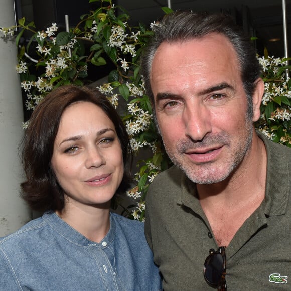 Jean Dujardin et sa femme Nathalie Péchalat au village lors des internationaux de France à Roland Garros. © Veeren / Bestimage 