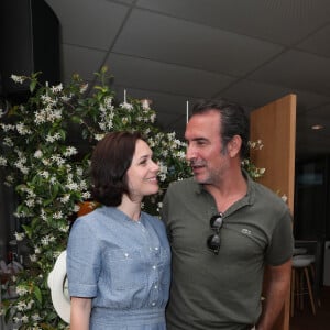 Jean Dujardin et sa femme Nathalie Péchalat au village lors des internationaux de tennis de Roland Garros à Paris, le 10 juin 2018. © Moreau-Jacovides/Bestimage 