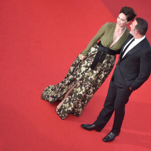 Jean Dujardin et sa femme Nathalie Péchalat - Montée des marches du film " OSS 117 : Alerte rouge en Afrique Noire " lors du 74ème Festival International du Film de Cannes. Le 17 juillet 2021 
