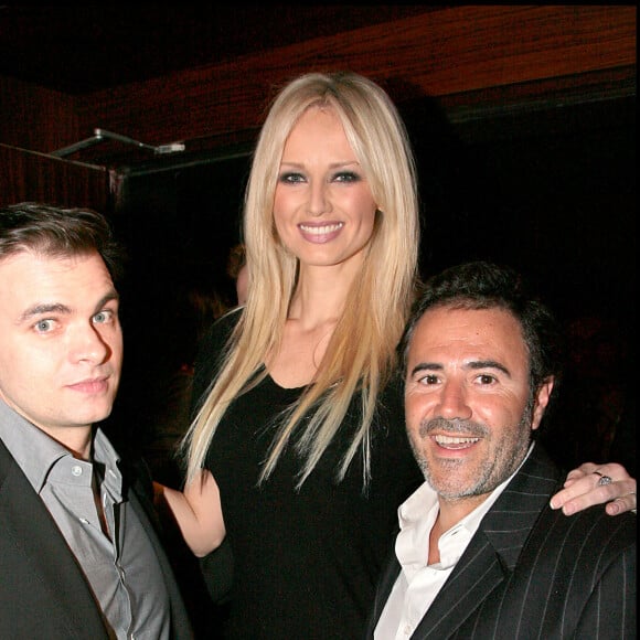 Clovis Cornillac, Adriana Karambeu et José Garcia - Première du film Astérix aux Jeux Olympiques au cinéma Gaumont des Champs-Elysées