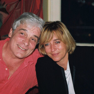 Jacques Weber fête ses 52 ans à Paris avec sa femme Christine au club Etoile. 
