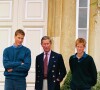 Le prince William, le prince Charles et le prince Harry devant leur maison de Highgrove dans le Gloucestershire