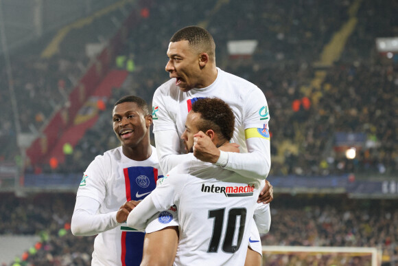 Joie de Kylian Mbappe avec Neymar et Nuno Mendes - Match de 16ème de finale de la Coupe de France 2023 "Pays de Cassel - PSG (0-7)" au stade Bollaert-Delelis à Lens, le 23 janvier 2023.