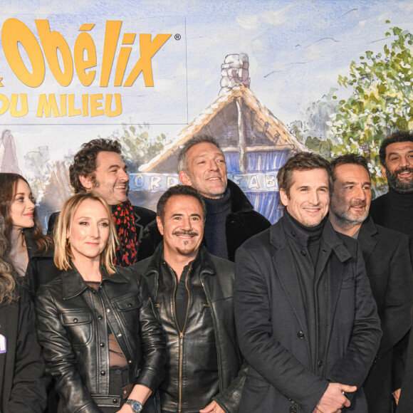 Julie Chen, Bun Hay Mean, Marion Cotillard, Audrey Lamy, le chanteur M (Matthieu Chedid), José Garcia, Vincent Cassel, Guillaume Canet, Gilles Lellouche, Leanna Chea, Ramzy Bedia et Jonathan Cohen à l'avant-première du film "Asterix et Obelix: L'Empire du Milieu" au cinéma Pathé La Joliette à Marseille, France, le 28 janvier 2023. © Jean-René Santini/Bestimage 