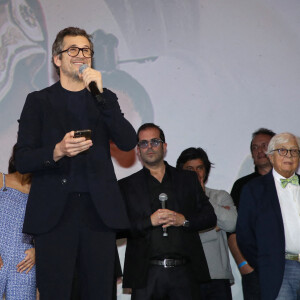 Exclusif - Guillaume Canet remercie son équipe, avec Vincent Desagnat (G) et Philippe Canet (le père de Guillaume) (D) - Première du film Astérix et Obélix "L'Empire du Milieu" au cinéma Le Grand Rex à Paris le 15 janvier 2023. © Bertrand Rindoff / Bestimage 