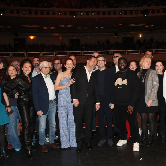 Exclusif - Zlatan Ibrahimovic, Leanna Chea (habillée en Barbara Bui), Philippe Canet (le père de Guillaume), Marion Cotillard, Gilles Lellouche, Guillaume Canet, Issa Doumbia, Linh-Dan Pham, Sylvie Goscinny, Anne Uderzo, Julie Chen (habillée en Miu Miu), José Garcia et Jérôme Commandeur - Première du film Astérix et Obélix "L'Empire du Milieu" au cinéma Le Grand Rex à Paris le 15 janvier 2023. © Bertrand Rindoff / Bestimage 