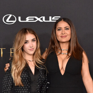 Salma Hayek et sa fille Valentina Paloma Pinault à la première du film "Eternals" au studio Marvel à Los Angeles, le 18 octobre 2021. 