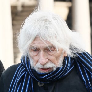 Pierre Richard - Obsèques de Mylène Demongeot au cimetière du Père Lachaise à Paris, France, le 10 décembre 2022. © Christophe Clovis / Bestimage