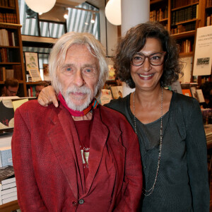 Exclusif - Pierre Richard et sa femme Ceyla Lacerda - Guy Cuevas, le DJ culte des années Palace, dédicace son livre " Avant que la nuit ne m'emporte " à la librairie Delamain à Paris le 08 Juin 2022. Bertrand Rindoff / Bestimage 