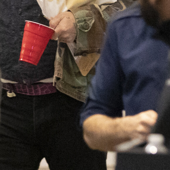 Exclusif - Johnny Depp et Jeff Beck à la sortie de leur concert au Meridian Hall à Toronto, Ontario, Canada, le 17 octobre 2022. 