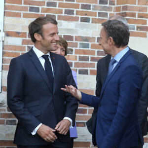 Le Président de la République Emmanuel Macron, Stéphane Bern - Le Président de la République E. Macron et sa femme la Première Dame B. Macron étaient au château de By, à Thomery (Seine-et-Marne), l'un des 18 sites retenus pour la deuxième édition du Loto du patrimoine. © Dominique Jacovides/Bestimage 