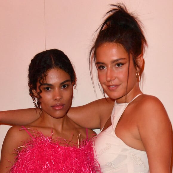 Tina Kunakey et Adèle Exarchopoulos - Photocall en front row du défilé "Le Raphia" de la maison Jacquemus au Bourget le 12 décembre 2022. © Veeren / Clovis / Bestimage 