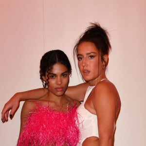 Tina Kunakey et Adèle Exarchopoulos - Photocall en front row du défilé "Le Raphia" de la maison Jacquemus au Bourget le 12 décembre 2022. © Veeren / Clovis / Bestimage 