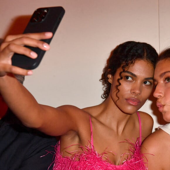 Tina Kunakey et Adèle Exarchopoulos - Photocall en front row du défilé "Le Raphia" de la maison Jacquemus au Bourget le 12 décembre 2022. © Veeren / Clovis / Bestimage 