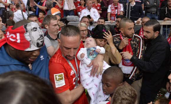 Franck Ribery et sa fille Keltoum - Franck Ribéry célèbre le titre de champion d'allemagne et son dernier match sous les couleurs du Bayern de Munich le 18 Mai 2019.