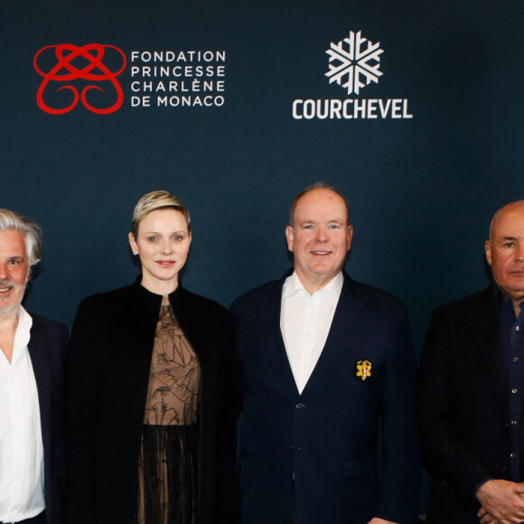 Exclusif - Marc Sénéchal, Vincent Labrune (président de la Ligue de football professionnel (LFP)), le Prince Albert II de Monaco et la Princesse Charlène, Johan Eliasch (pdt de la Fédération internationale de ski) lors de la soirée de gala au profit de la Fondation Princesse Charlène de Monaco et des enfants du Club des Sports de Courchevel le 12 février 2023. © Christophe Clovis / Rachid Bellak / Bestimage