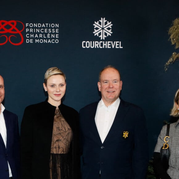 Exclusif - Pascale Fischer, Marc Sénéchal et sa femme Héloïse, le Prince Albert II de Monaco et la Princesse Charlène, Sir Jim (James Albert) Ratcliffe et sa femme Catherine Polli lors de la soirée de gala au profit de la Fondation Princesse Charlène de Monaco et des enfants du Club des Sports de Courchevel le 12 février 2023. © Christophe Clovis / Rachid Bellak / Bestimage