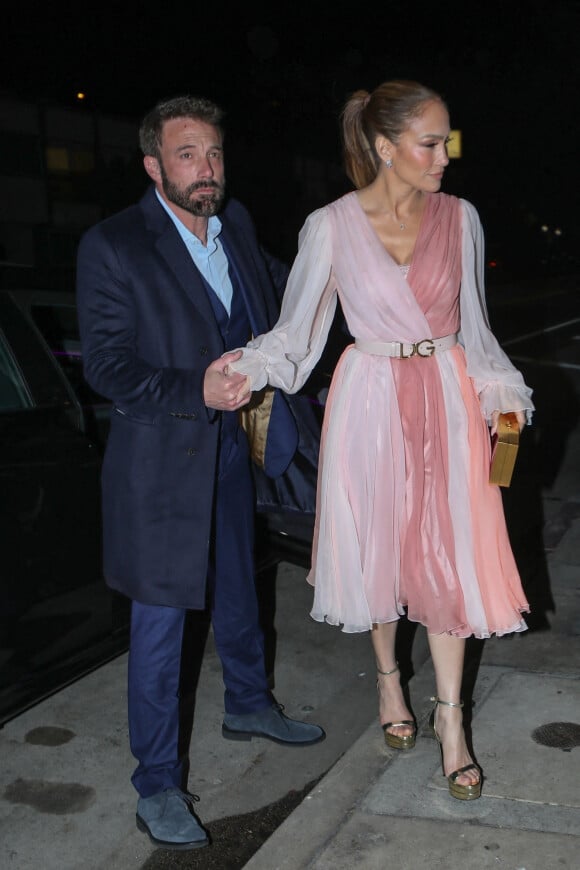 Exclusif - Jennifer Lopez et son mari Ben Affleck vont dîner en amoureux pour la Saint-Valentin au restaurant "Giorgio Baldi" à Los Angeles.