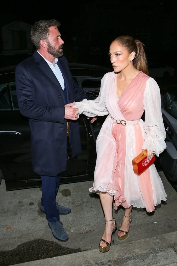 Exclusif - Jennifer Lopez et son mari Ben Affleck vont dîner en amoureux pour la Saint-Valentin au restaurant "Giorgio Baldi" à Los Angeles, le 14 février 2023.