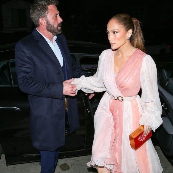 Exclusif - Jennifer Lopez et son mari Ben Affleck vont dîner en amoureux pour la Saint-Valentin au restaurant "Giorgio Baldi" à Los Angeles, le 14 février 2023.