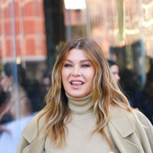 Ellen Pompeo et sa fille arrivent au défilé de mode prêt-à-porter automne-hiver "Michael Kors" lors de la fashion week de New York.