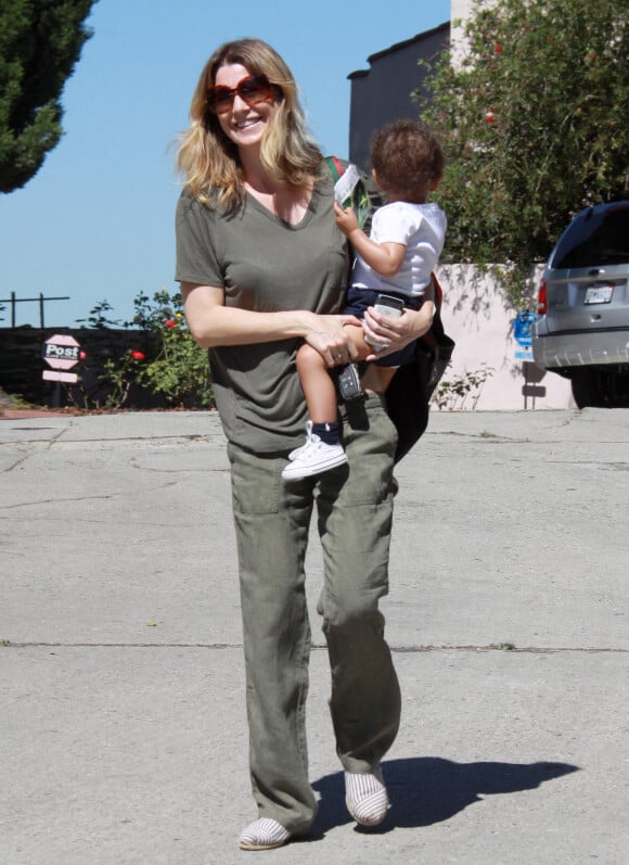 Ellen Pompeo et sa fille Stella Ivery à Los angeles le 20 juillet 2011. 