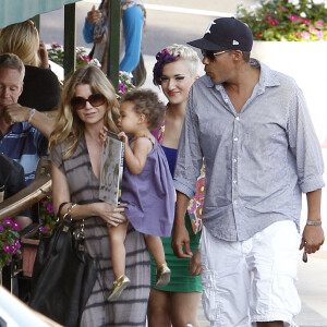 Ellen Pompeo et son mari Chris Ivery avec leur fille Stella en californie le 6 aout 2011. 
