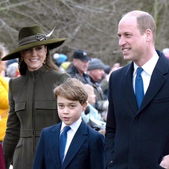 Le prince William, prince de Galles, Catherine (Kate) Middleton, princesse de Galles, le prince George de Galles, et la princesse Charlotte de Galles - La famille royale d'Angleterre assiste au service religieux de Noël à l'église St Mary Magdalene à Sandringham, Norfolk, Royaume Uni, le 25 décembre 2022. 