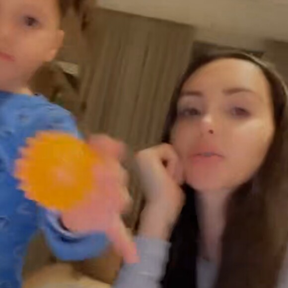Le 16 février 2022, Nabilla a tout d'abord dévoilé sur Snapchat que son fils lui avait demandé si elle avait un "zizi"