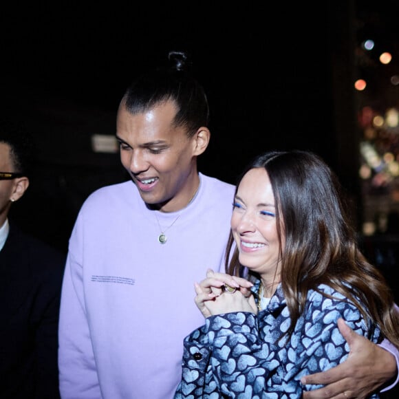 Coralie Barbier dévoile des photographies avec son chéri Stromae et partage leur Saint-Valentin romantique.
Exclusif - Le chanteur Stromae (Artiste masculin et Album "Multitude"), sa femme Coralie Barbier et son frère Luc Junior Tam en backstage de la 38ème cérémonie des Victoires de la musique à la Seine musicale de Boulogne-Billancourt, France, le 10 février 2023. © Moreau-Veren/Bestimage 