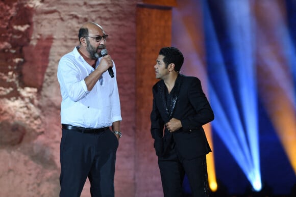 Exclusif - Kad Merad et Jamel Debbouze lors de la soirée du grand gala du "Marrakech du Rire 2022" pour la 10ème édition au palais El Badiî à Marrakech, Maroc, le 18 juin 2022. © Rachid Bellak/Bestimage 