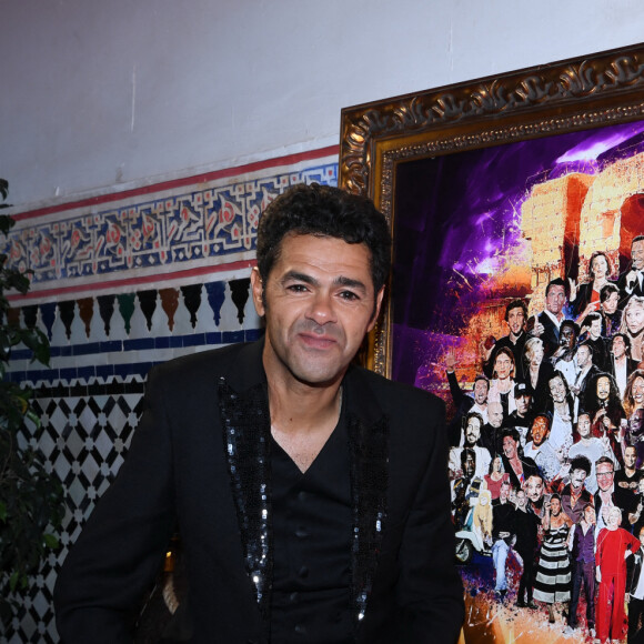 Exclusif - Jamel Debbouze avec un tableau pour célébrer les 10 ans du "Marrakech du Rire" à l'after-party de la soirée du grand gala du "Marrakech du Rire 2022" pour la 10ème édition à l'hôtel Selman de Marrakech, Maroc, le 18 juin 2022. © Rachid Bellak/Bestimage 