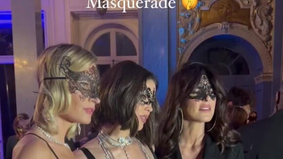 Les invités étaient donc tous tenus de venir avec un masque.
Iris Mittenaere fête ses 30 ans sur Instagram.