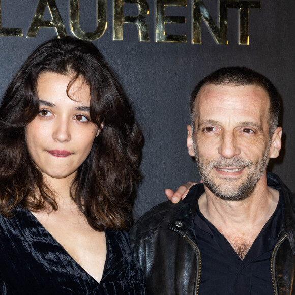 Carmen Kassovitz, Mathieu Kassovitz - Photocall du défilé Saint-Laurent Prêt-à-porter Automne/Hiver 2022/2023 dans le cadre de la Fashion Week de Paris, le 1er mars 2022. © Olivier Borde /Bestimage 