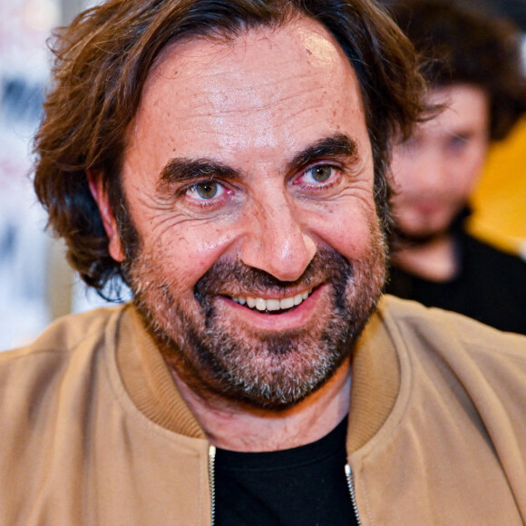 André Manoukian dédicace son livre "Sur les routes de la musique" à la librairie Filigranes à Bruxelles le 13 octobre 2021. © Frédéric Andrieu / Bestimage