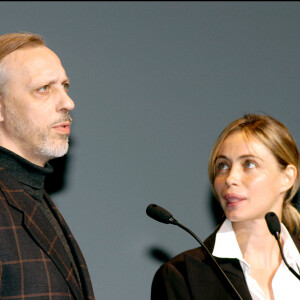Tom Novembre et Emmanuelle Béart lors de l'avant-première du film Un fils à la patte de Michel Deville en 2005