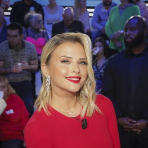 Un signalement à l'ARCOM a également été réalisé à la suite de la plainte.
Exclusif - Kelly Vedovelli - Sur le plateau de l'émission TPMP (Touche Pas à Mon Poste) présentée en direct par C.Hanouna et diffusée sur C8 - Paris le 02/01/2023 - © Jack Tribeca / Bestimage 