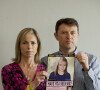 Affaire Maddie : "Julia" affirme être la petite fille disparue
Kate et Gerry McCann posent avec une photo de leur fille disparue, Madeleine