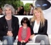 Une histoire d'amour qui s'est terminée dans la douleur, comme le confiait sans fard le chanteur et musicien
Louis Bertignac avec Julie Delafosse et leur fille à Paris en 2008